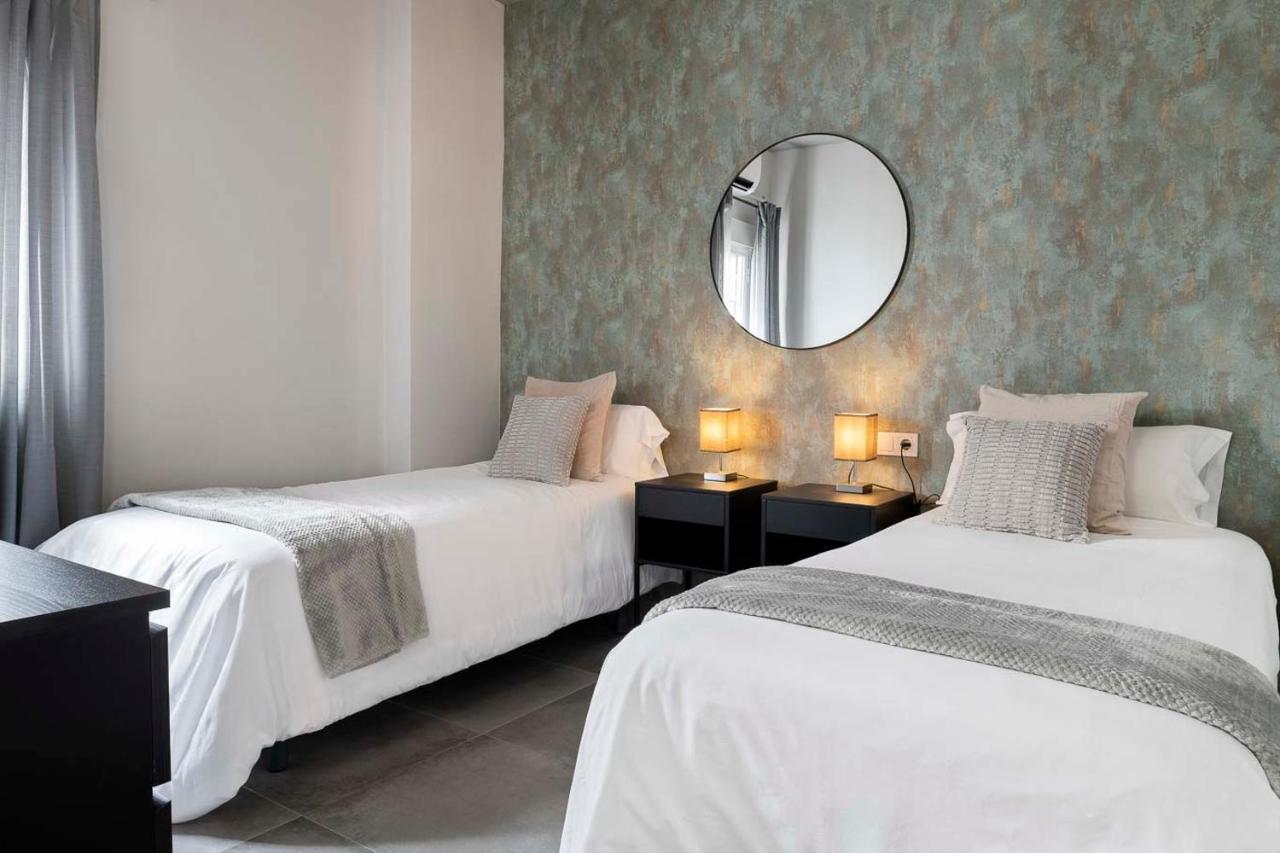 Rivero Suite Apartments เซบีญา ภายนอก รูปภาพ